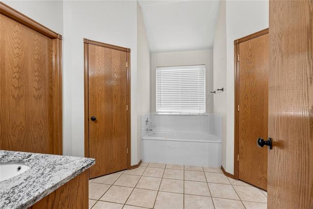 1615 Silver Oak Road, Blanchard, OK 73010