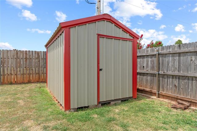 1615 Silver Oak Road, Blanchard, OK 73010