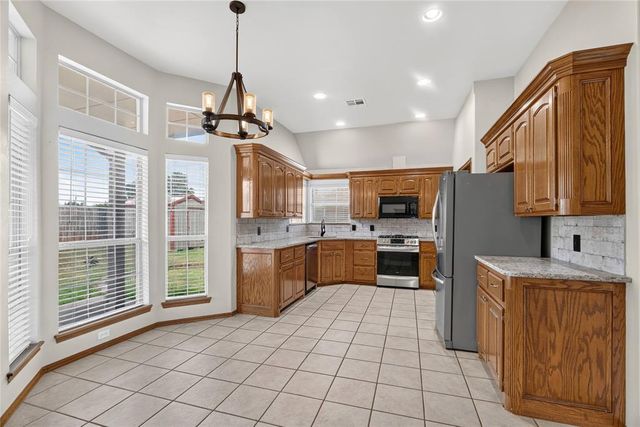 1615 Silver Oak Road, Blanchard, OK 73010
