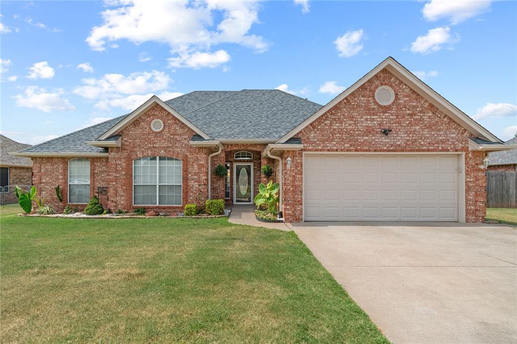 1615 Silver Oak Road, Blanchard, OK 73010