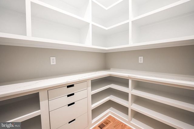 7925 FALSTAFF RD, Mclean, VA 22102