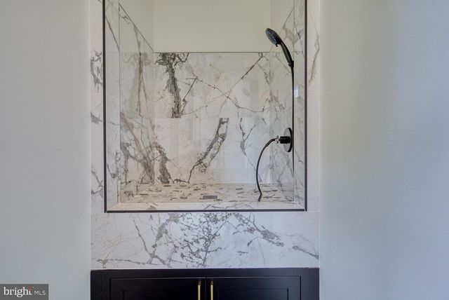 7925 FALSTAFF RD, Mclean, VA 22102