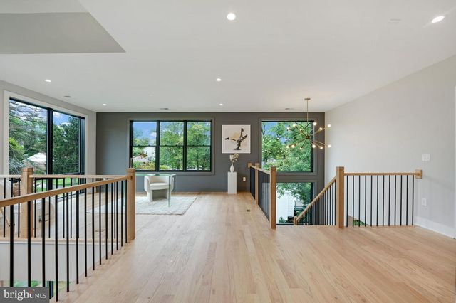 7925 FALSTAFF RD, Mclean, VA 22102