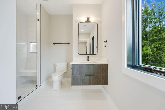 7925 FALSTAFF RD, Mclean, VA 22102