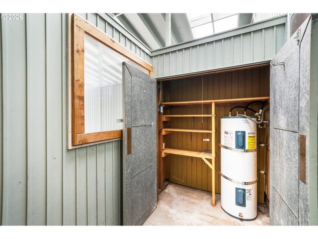 3670 WILLAMETTE St, Eugene, OR 97405