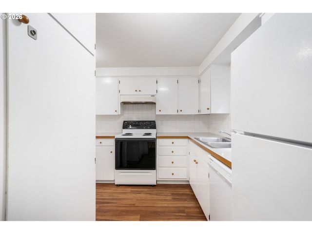 3670 WILLAMETTE St, Eugene, OR 97405