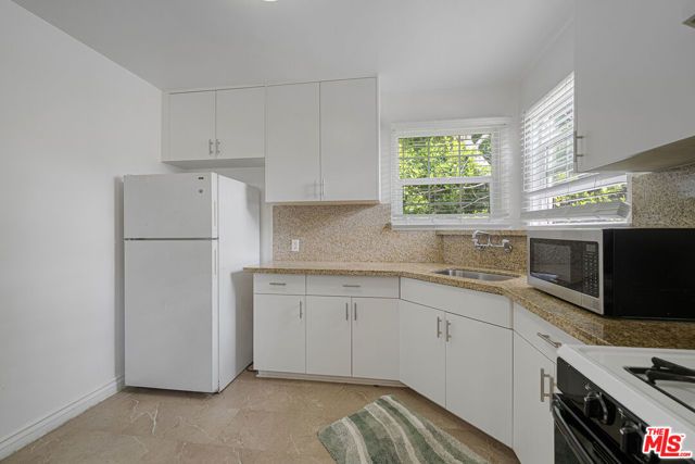 1238 S Beverly Glen Boulevard 12, Los Angeles, CA 90024