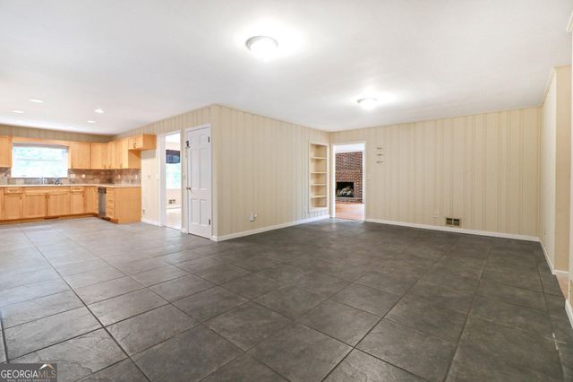 5117 Lakewood Drive, Acworth, GA 30101