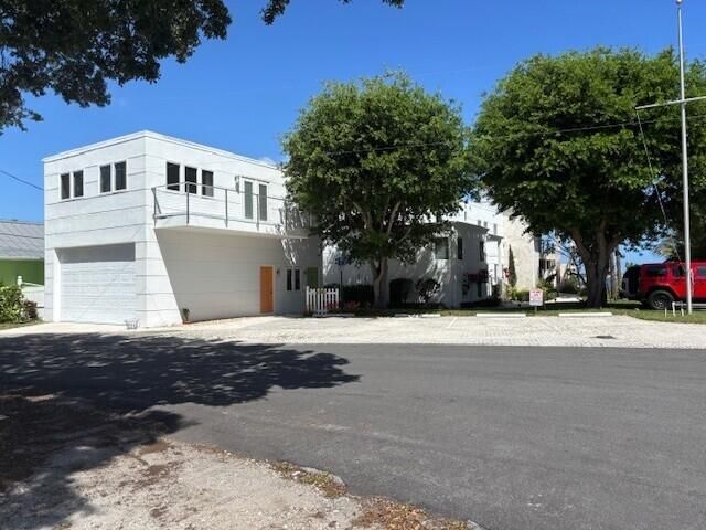 477 SE Riverside Drive, Stuart, FL 34994