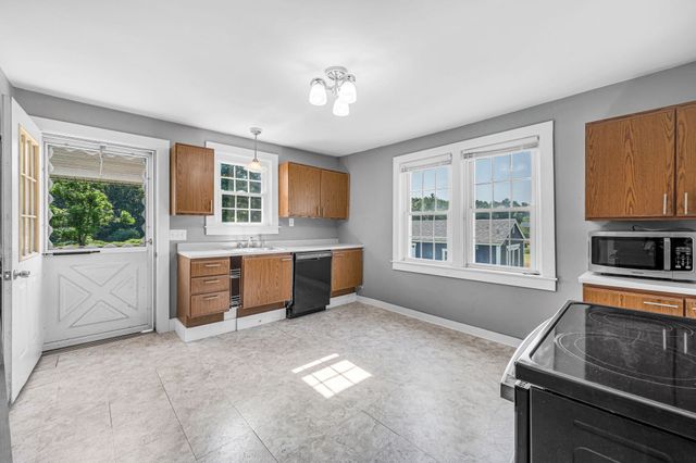 81 South St, Williamsburg, MA 01096