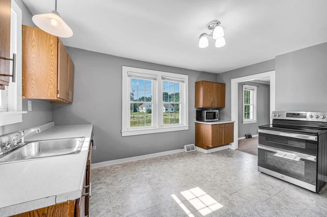 81 South St, Williamsburg, MA 01096