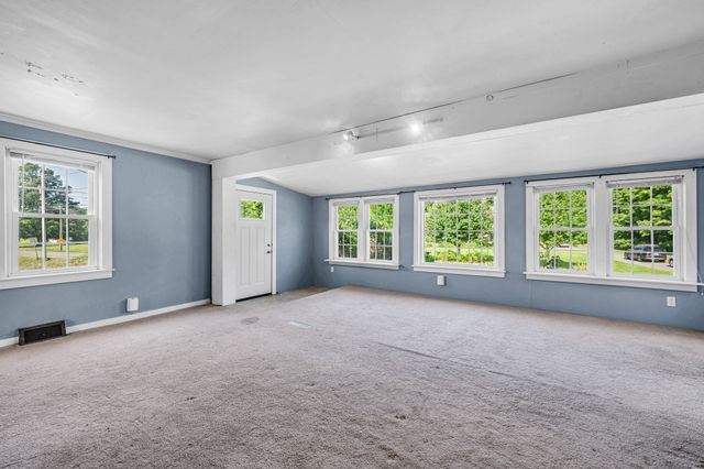 81 South St, Williamsburg, MA 01096