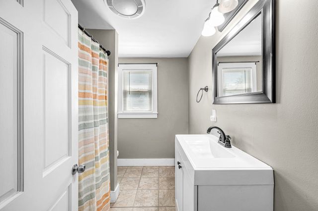 81 South St, Williamsburg, MA 01096