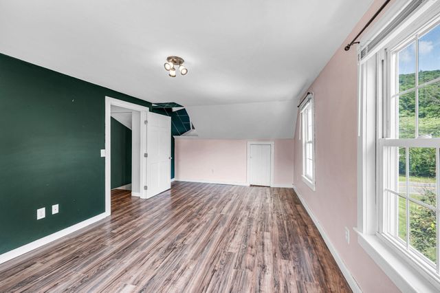 81 South St, Williamsburg, MA 01096