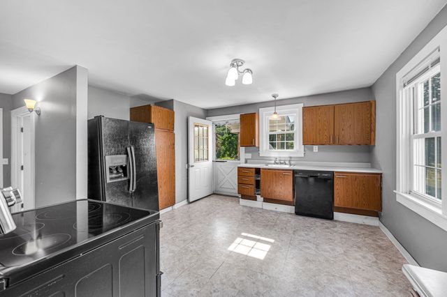 81 South St, Williamsburg, MA 01096