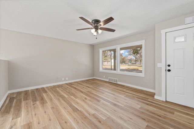 729 N Bebe St, Wichita, KS 67212