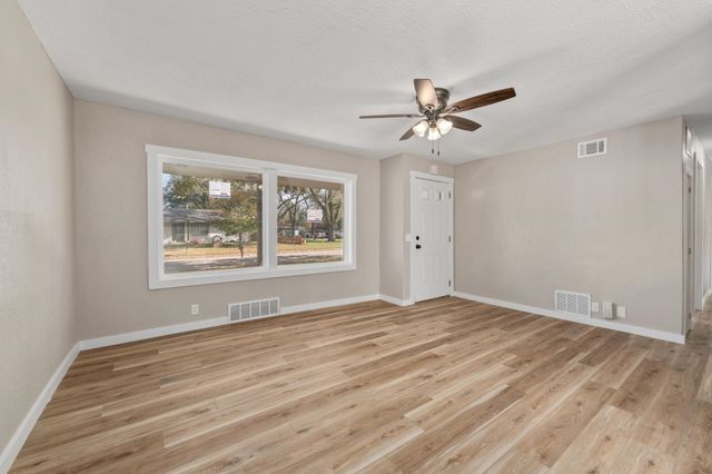 729 N Bebe St, Wichita, KS 67212