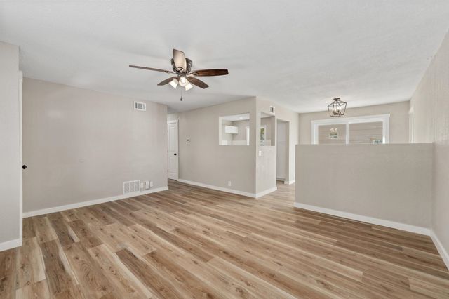 729 N Bebe St, Wichita, KS 67212