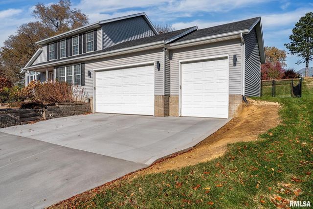 76 Parkview Dr Drive, Eldridge, IA 52748