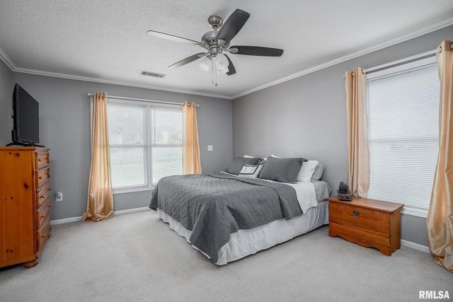 76 Parkview Dr Drive, Eldridge, IA 52748