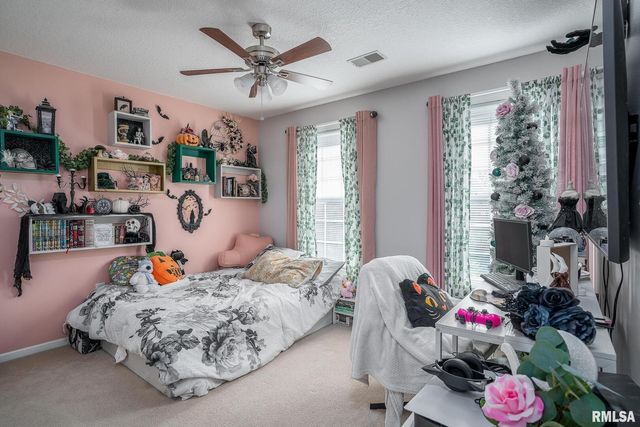 76 Parkview Dr Drive, Eldridge, IA 52748