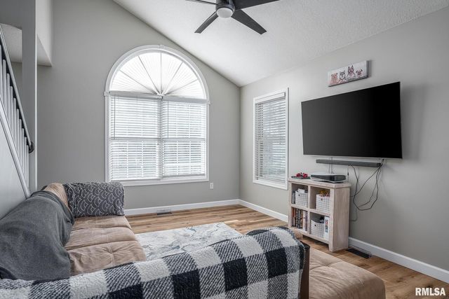 76 Parkview Dr Drive, Eldridge, IA 52748