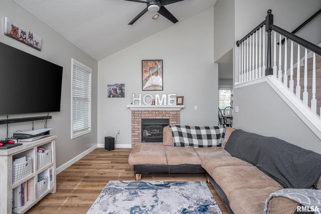 76 Parkview Dr Drive, Eldridge, IA 52748