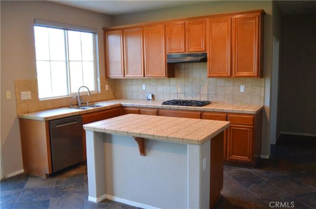 16448 Los Coyotes, Fontana, CA 92336