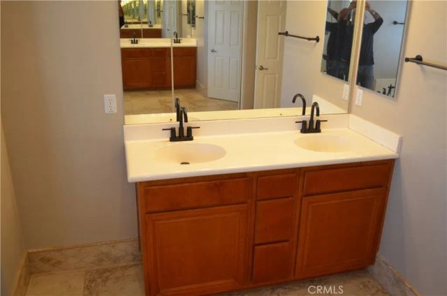 16448 Los Coyotes, Fontana, CA 92336