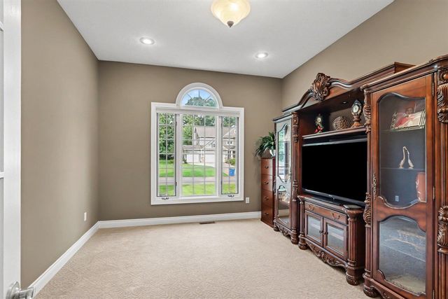 7665 Canyon Drive, Kalamazoo, MI 49009