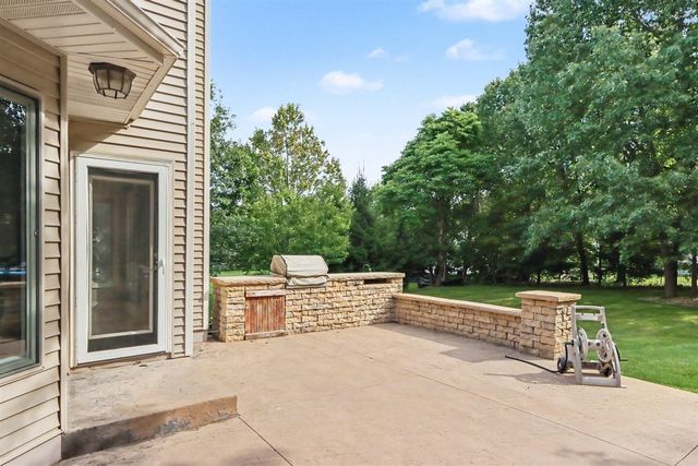 7665 Canyon Drive, Kalamazoo, MI 49009