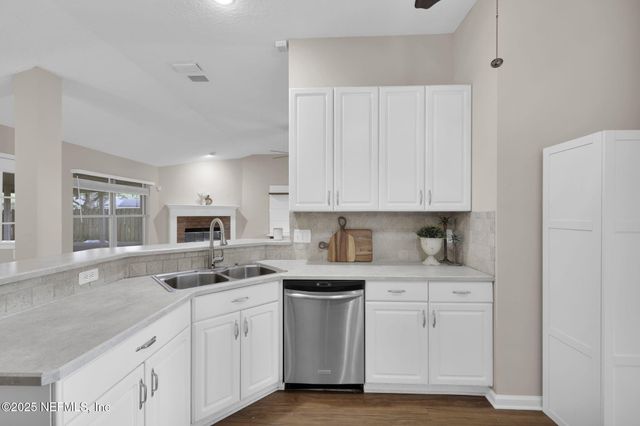 1232 PEABODY Drive E, Jacksonville, FL 32221