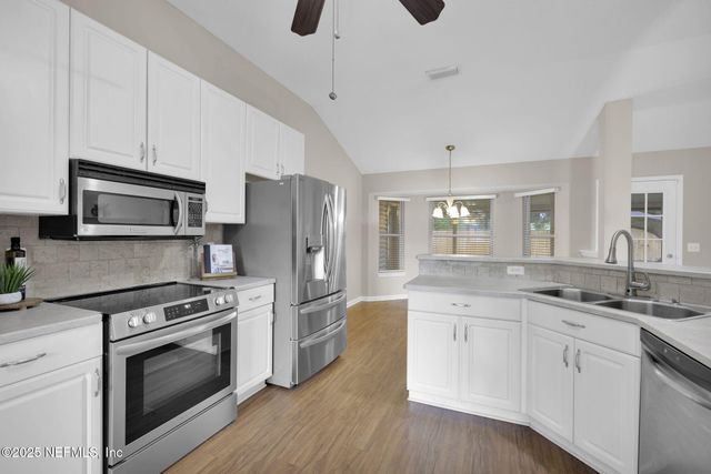 1232 PEABODY Drive E, Jacksonville, FL 32221