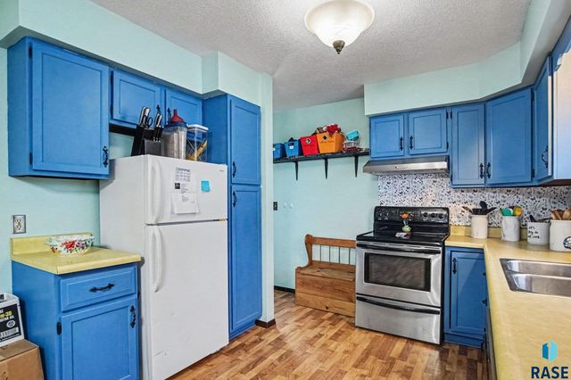 1501 E 17th St Street, Sioux Falls, SD 57104