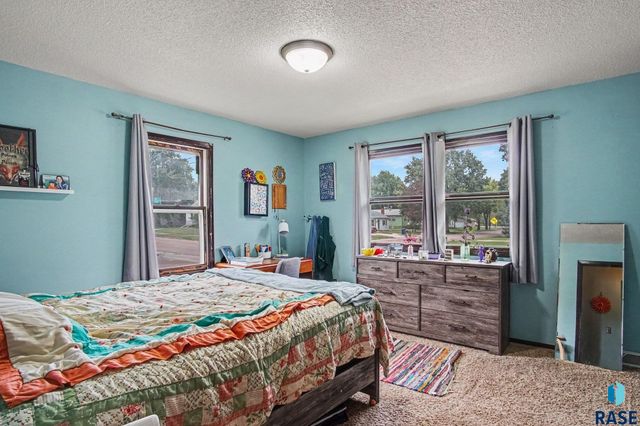 1501 E 17th St Street, Sioux Falls, SD 57104