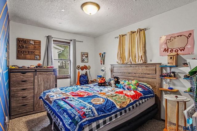 1501 E 17th St Street, Sioux Falls, SD 57104