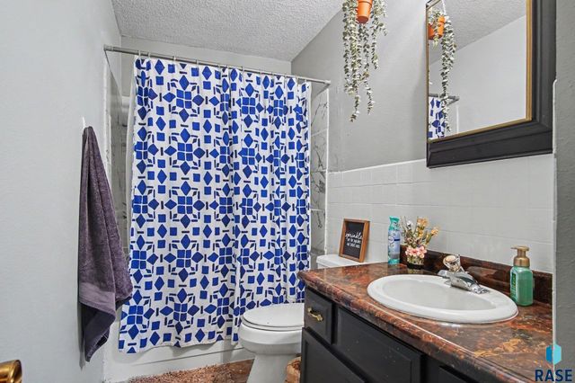 1501 E 17th St Street, Sioux Falls, SD 57104