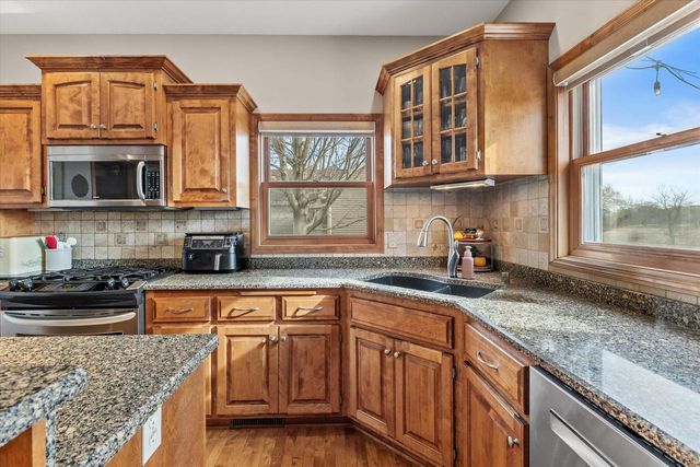 S98W13525 Stonebridge WAY, Muskego, WI 53150