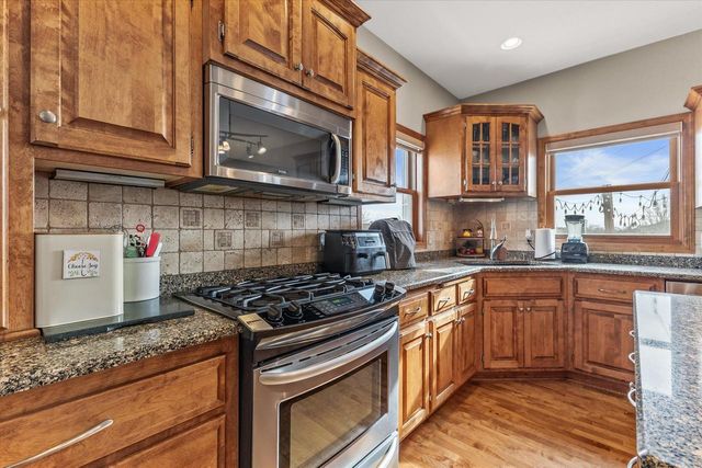 S98W13525 Stonebridge WAY, Muskego, WI 53150