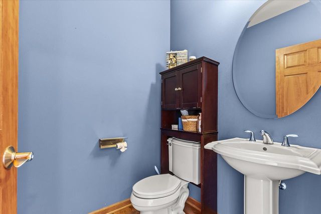 S98W13525 Stonebridge WAY, Muskego, WI 53150