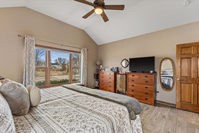 S98W13525 Stonebridge WAY, Muskego, WI 53150