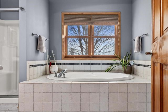 S98W13525 Stonebridge WAY, Muskego, WI 53150