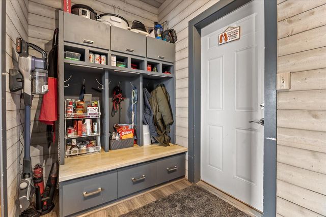 S98W13525 Stonebridge WAY, Muskego, WI 53150