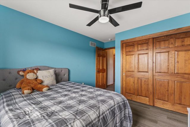 S98W13525 Stonebridge WAY, Muskego, WI 53150