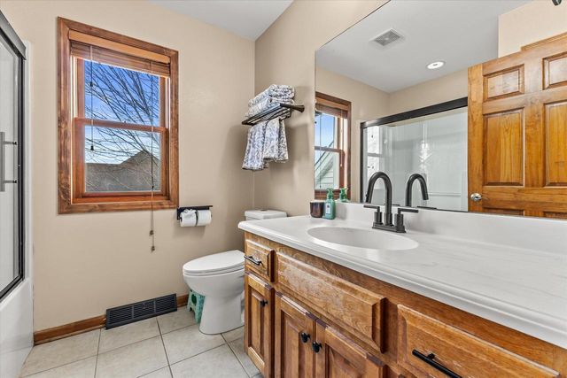 S98W13525 Stonebridge WAY, Muskego, WI 53150