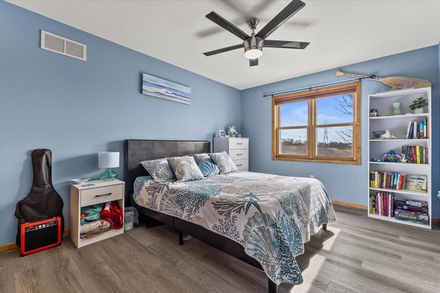 S98W13525 Stonebridge WAY, Muskego, WI 53150