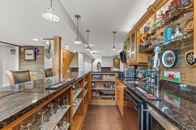 S98W13525 Stonebridge WAY, Muskego, WI 53150