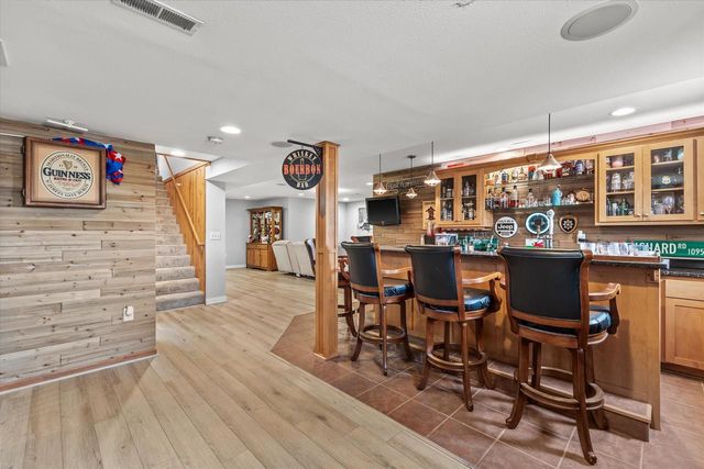 S98W13525 Stonebridge WAY, Muskego, WI 53150