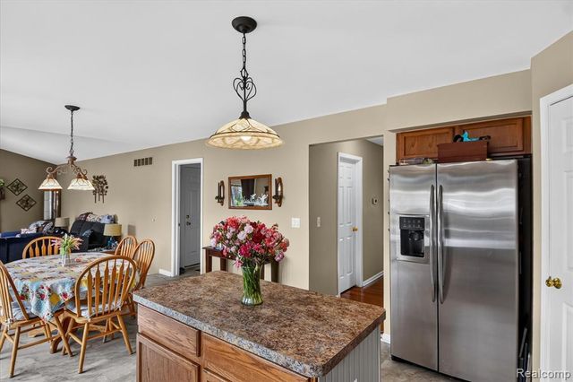 58767 Hunters Court, South Lyon, MI 48178