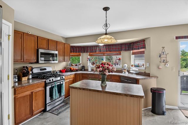 58767 Hunters Court, South Lyon, MI 48178